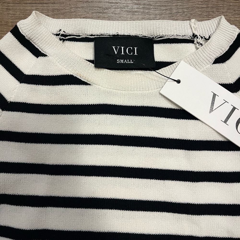 VICI Striped Long Sleeve Top NWT - Picture 2 of 2